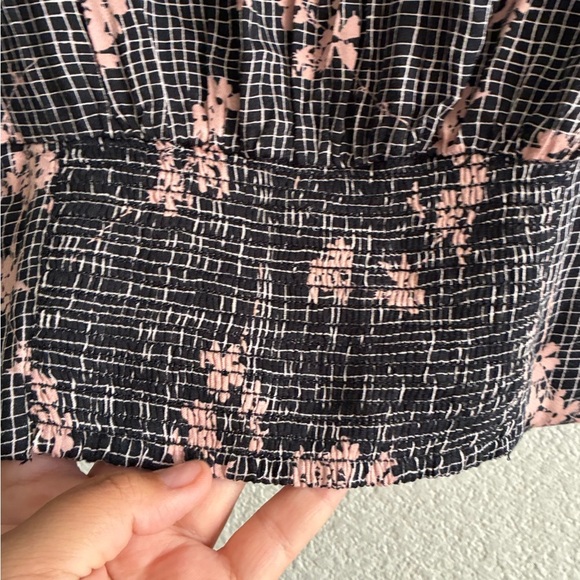 🆕Urban Outfitters Black and Pink Checkered Floral Blouse S🆕 - Picture 8 of 16